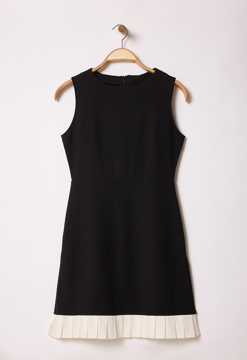 Trendyol - Black Frilled Hem,Slvless , Crew Neck, Skater Knitted Dress