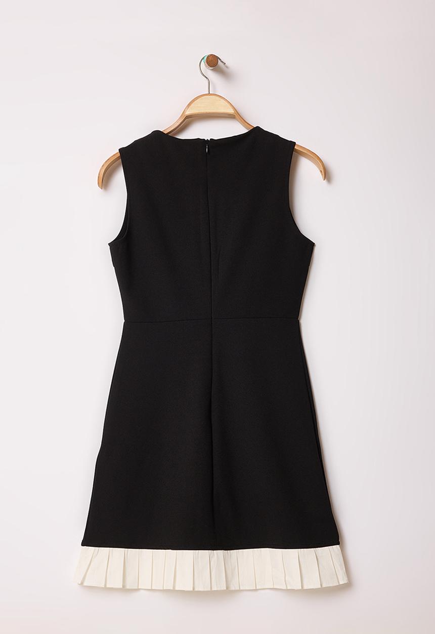 Trendyol - Black Frilled Hem,Slvless , Crew Neck, Skater Knitted Dress