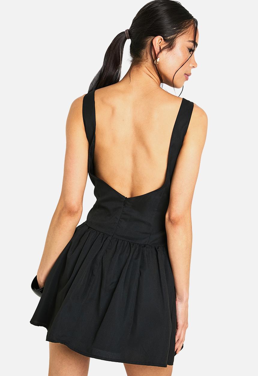 boohoo - Slash neck button detail mini dress - black