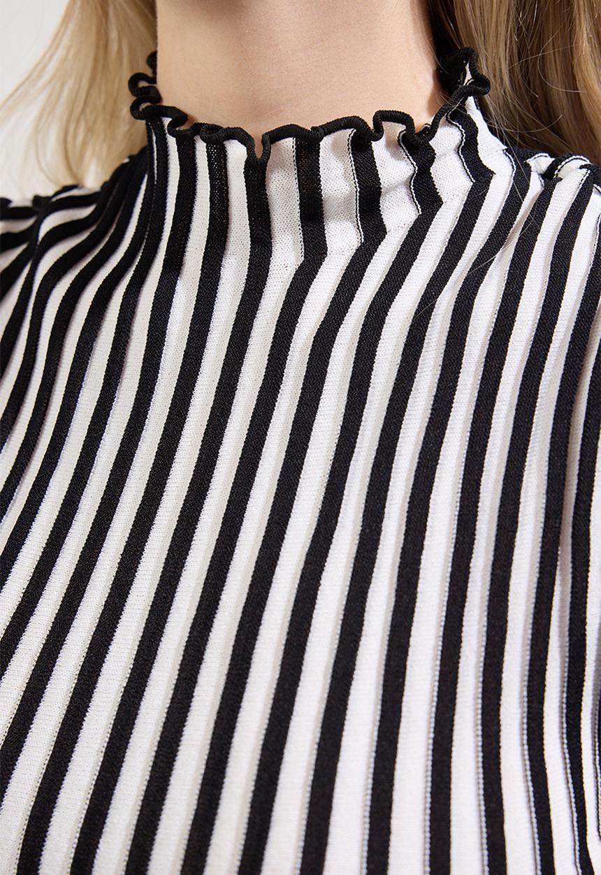 Trendyol - Striped Stand Collar Premium Yarn Knitwear -Black & White
