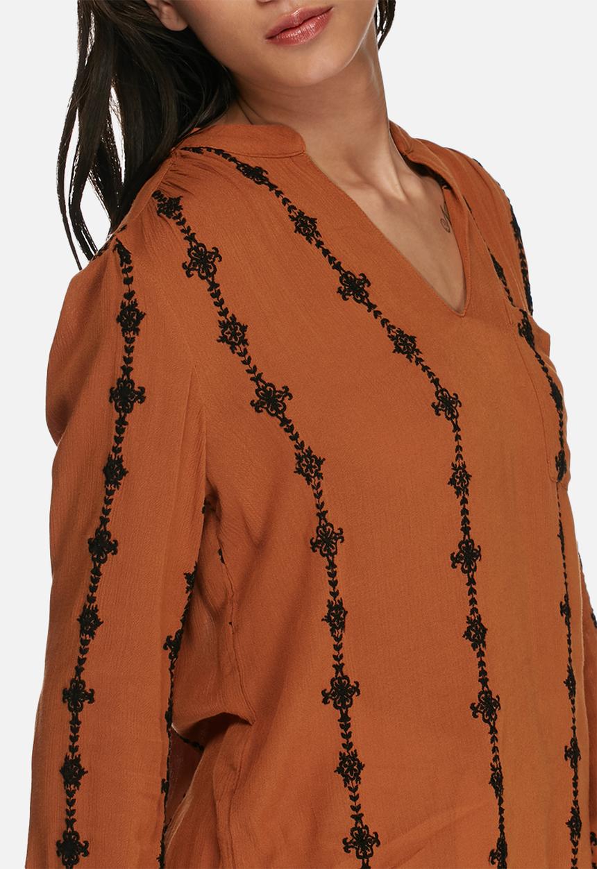 Vero Moda - Samantha embroidered top
