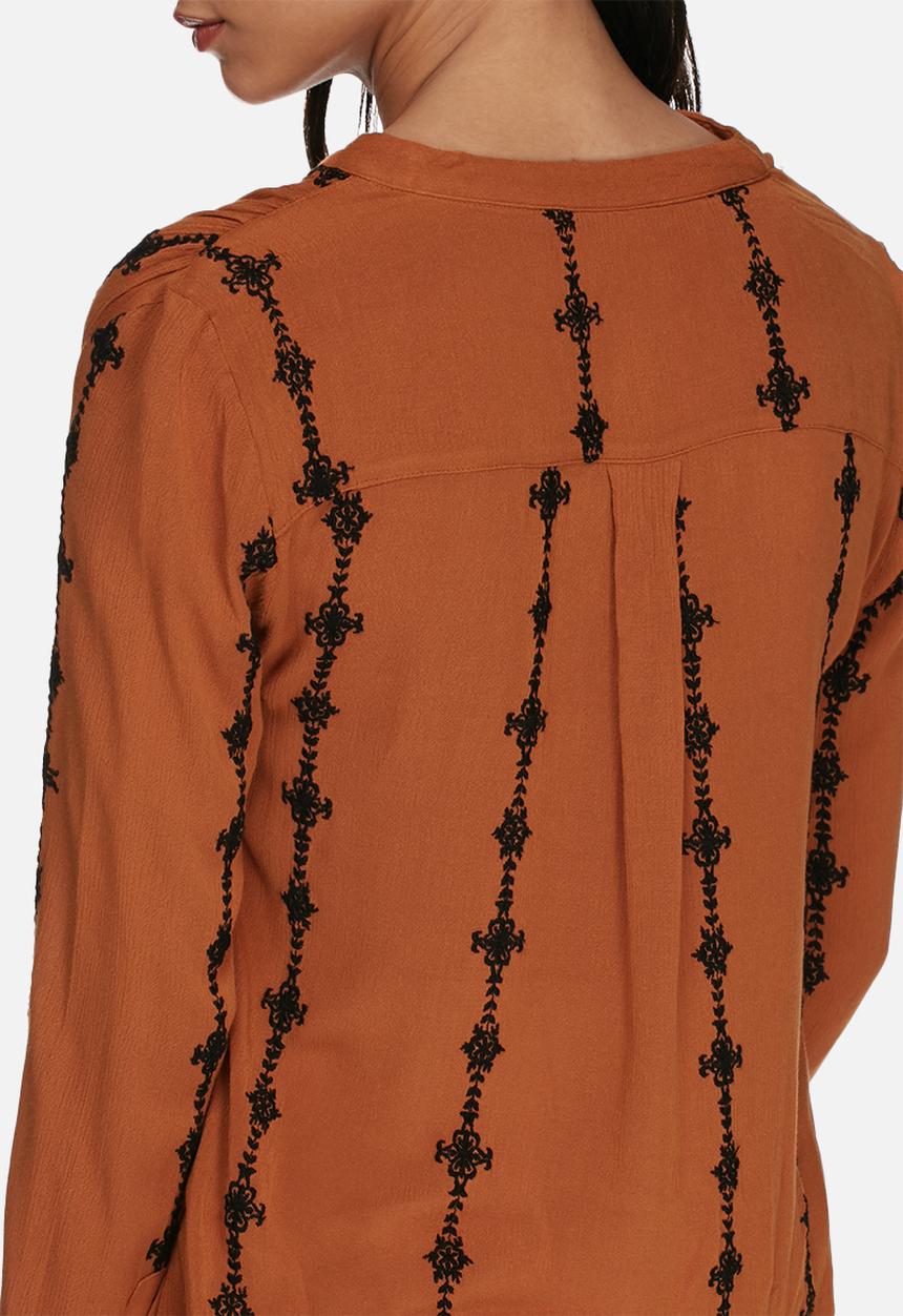 Vero Moda - Samantha embroidered top