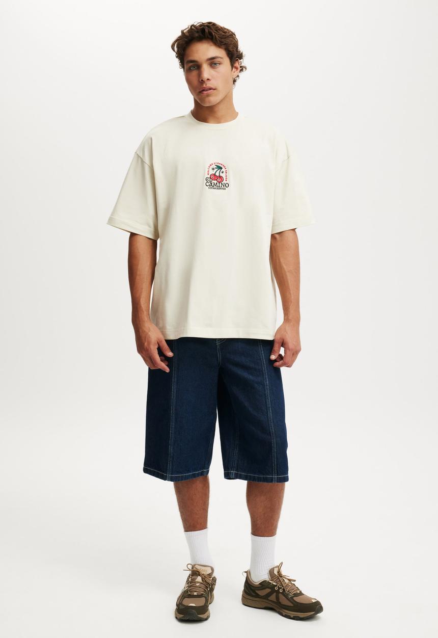 Cotton On - Box Fit Graphic T-Shirt - Bone/Cherry Eights