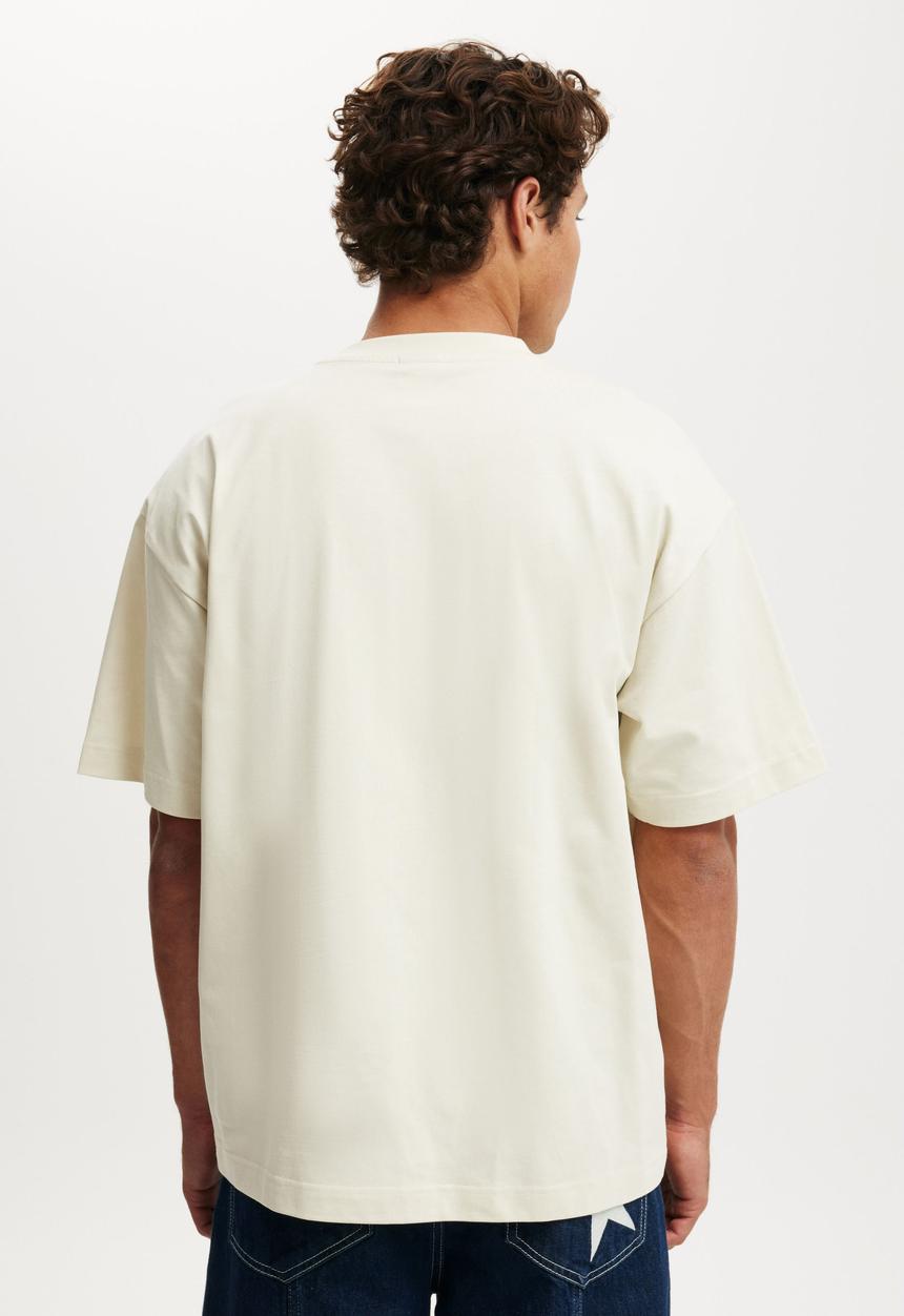 Cotton On - Box Fit Graphic T-Shirt - Bone/Cherry Eights