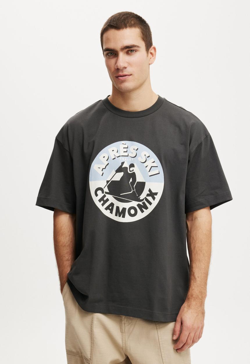 Cotton On - Box Fit Graphic T-Shirt - Faded Slate/Apres Ski