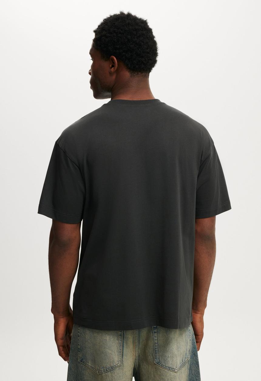 Cotton On - Box Fit Graphic T-Shirt - Washed Black/Cobra