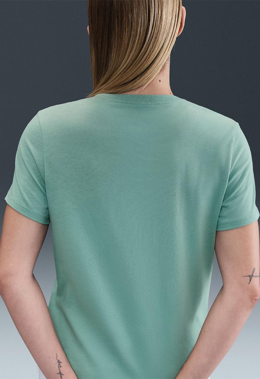 Nike - Nike womens club tee - cannon/white