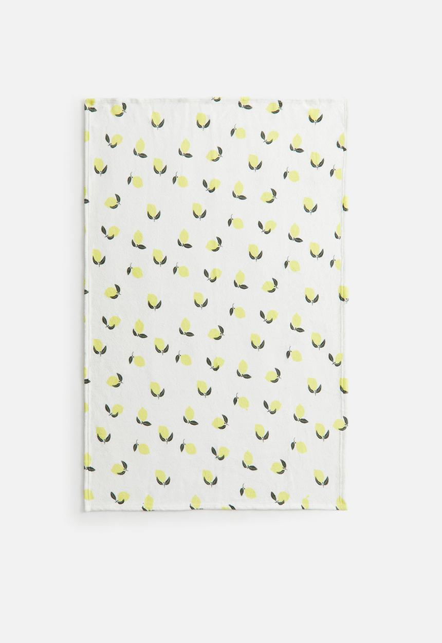 H&M - Patterned fleece blanket - light beige lemons