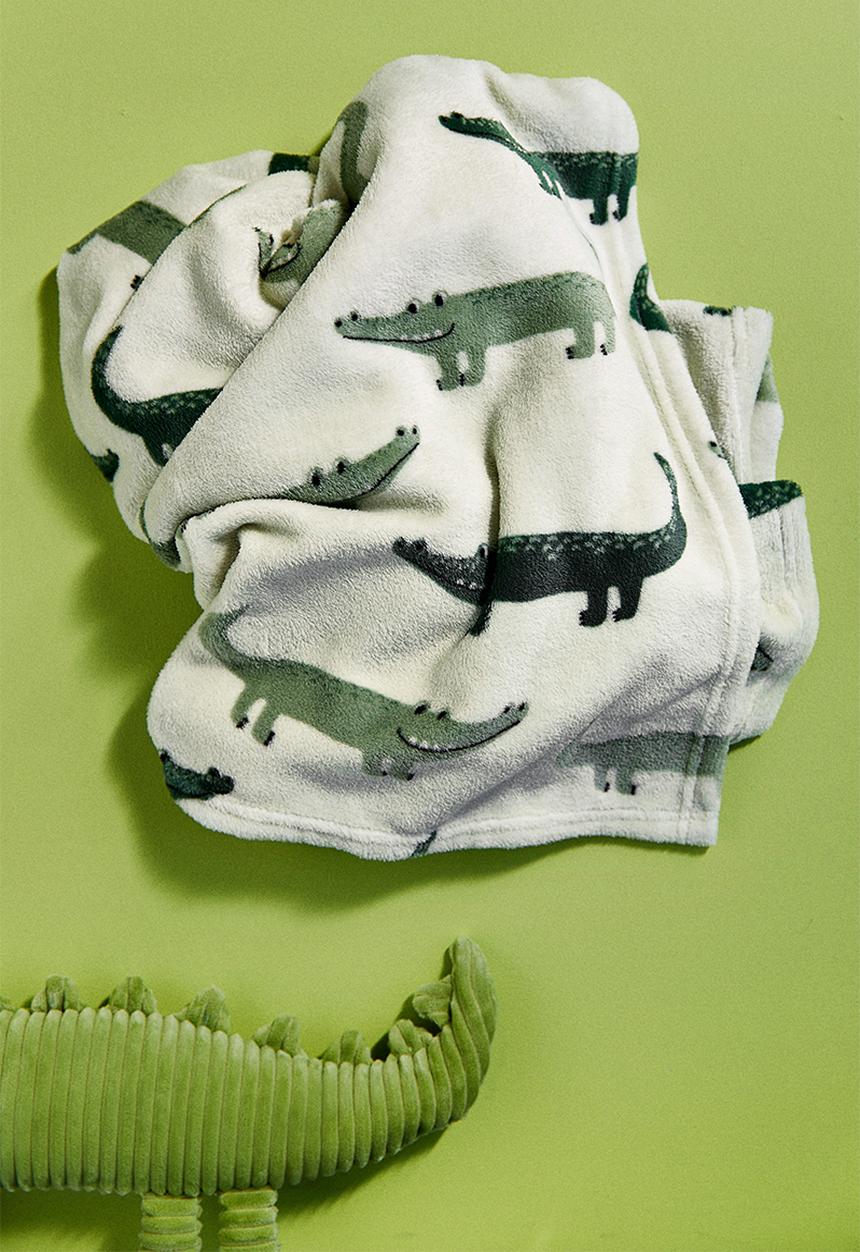 H&M - Patterned fleece blanket - light green crocodiles