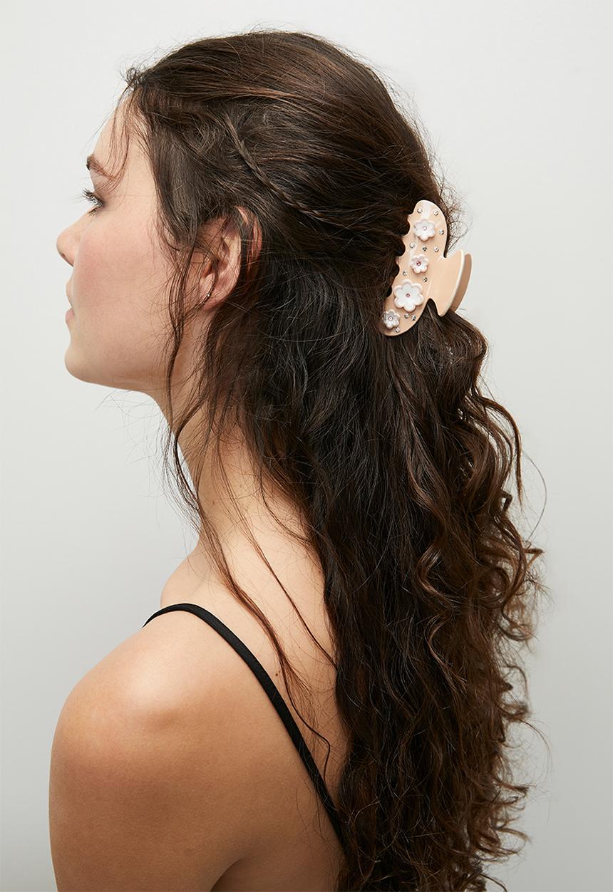 Tessa Design - Ivy hair claw clip with flower embellishment-beige