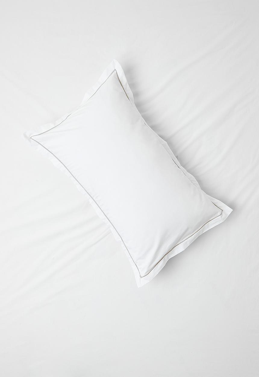 Sixth Floor - Oxford Satin Stitch std 2pk pillow case - white & natural