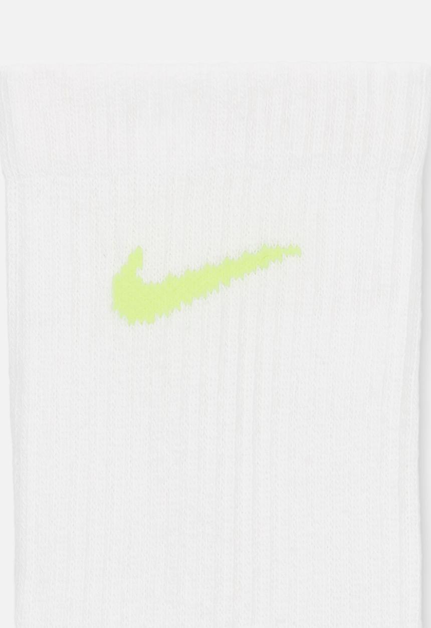 Nike - Nike Everyday Plus Cushioned - white
