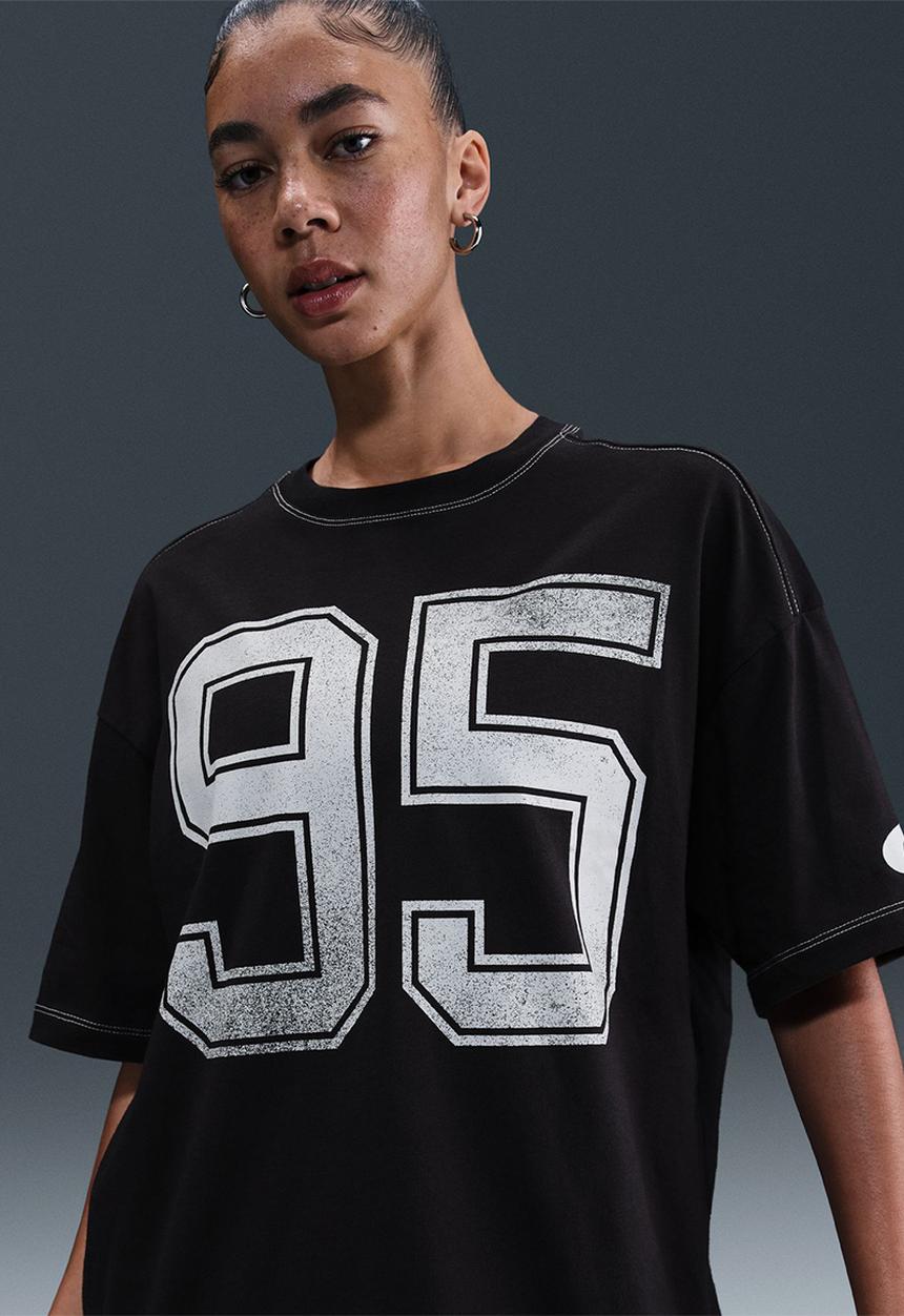 Nike - Nike womens street tee - black