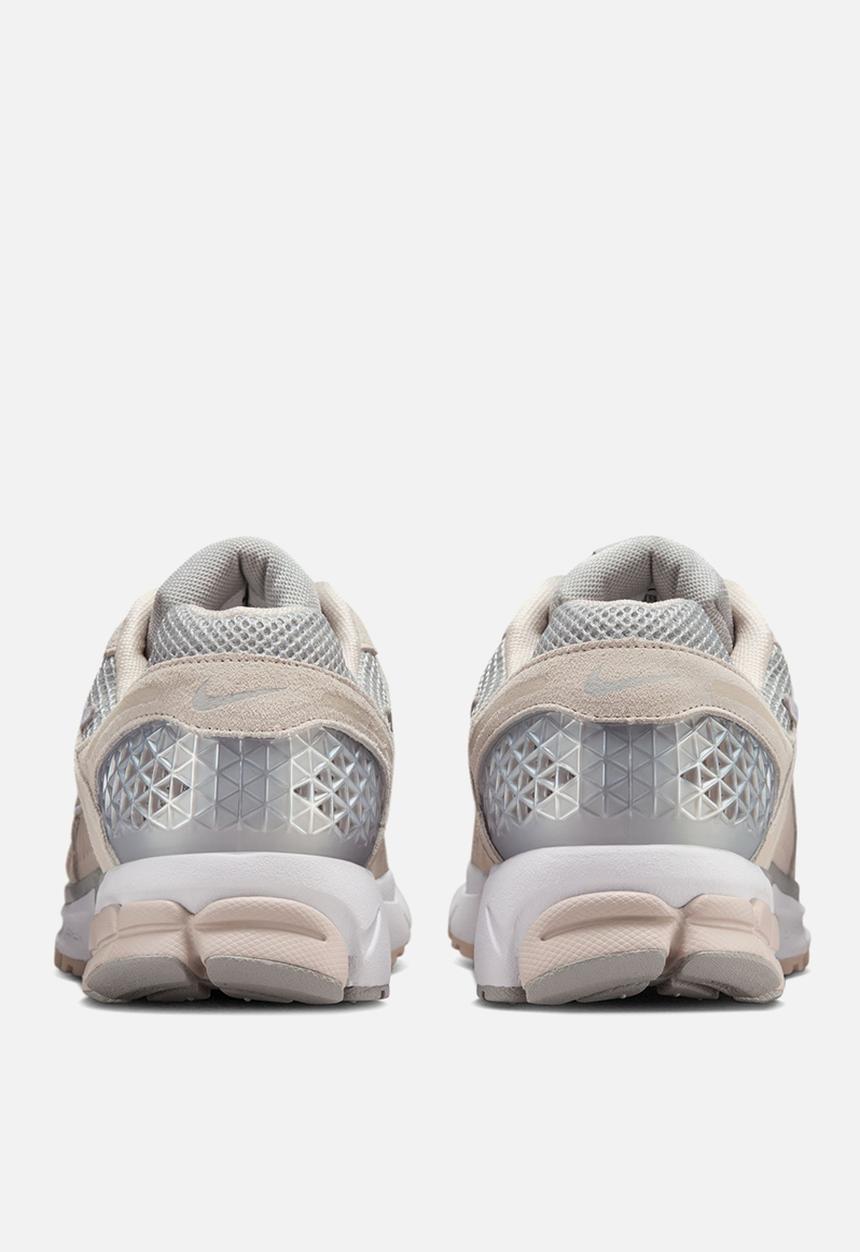 Nike - Nike Zoom Vomero 5