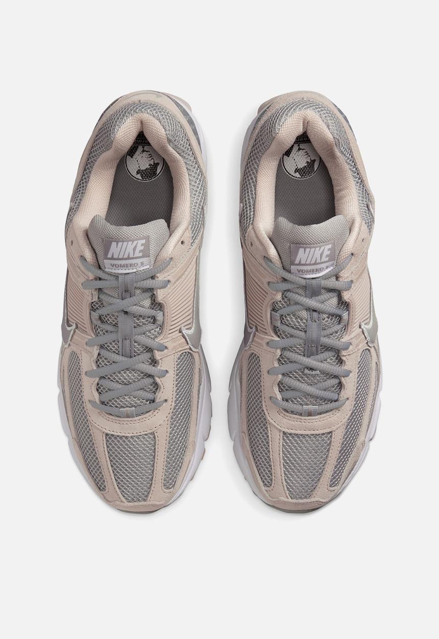 Nike - Nike Zoom Vomero 5