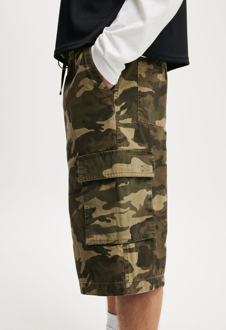 Cotton On - Super Baggy Cargo Short - Camo