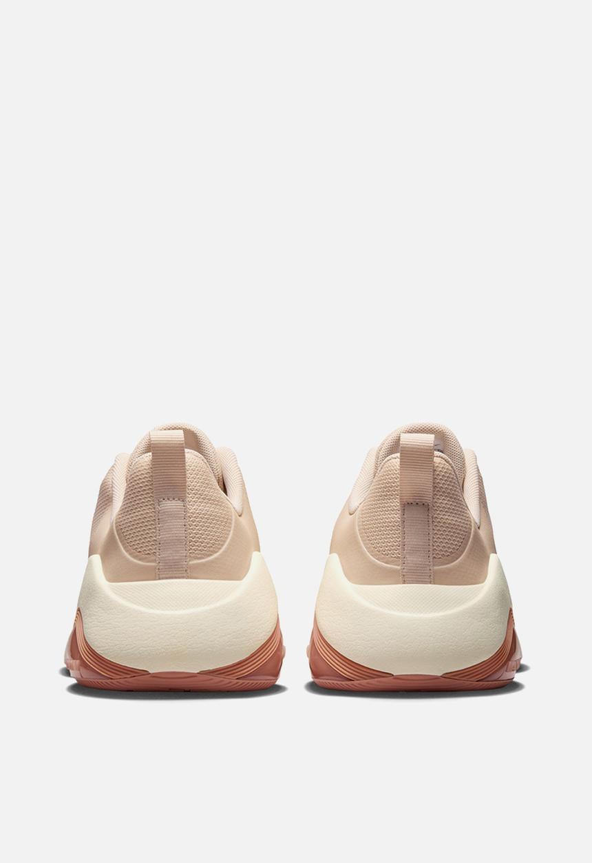 Nike - Nike Bella 7