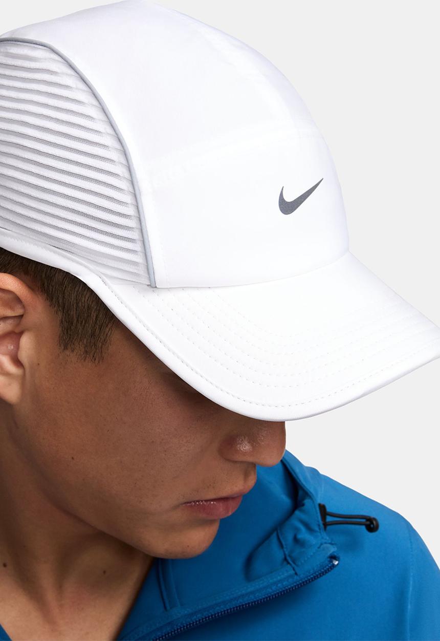 Nike - Nike Unstructured Aerobill - White
