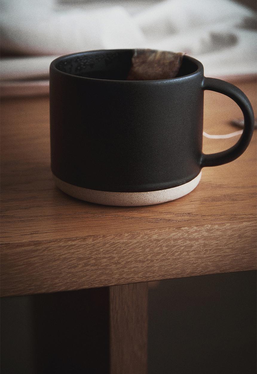 H&M - Reactive-glaze stoneware mug - black