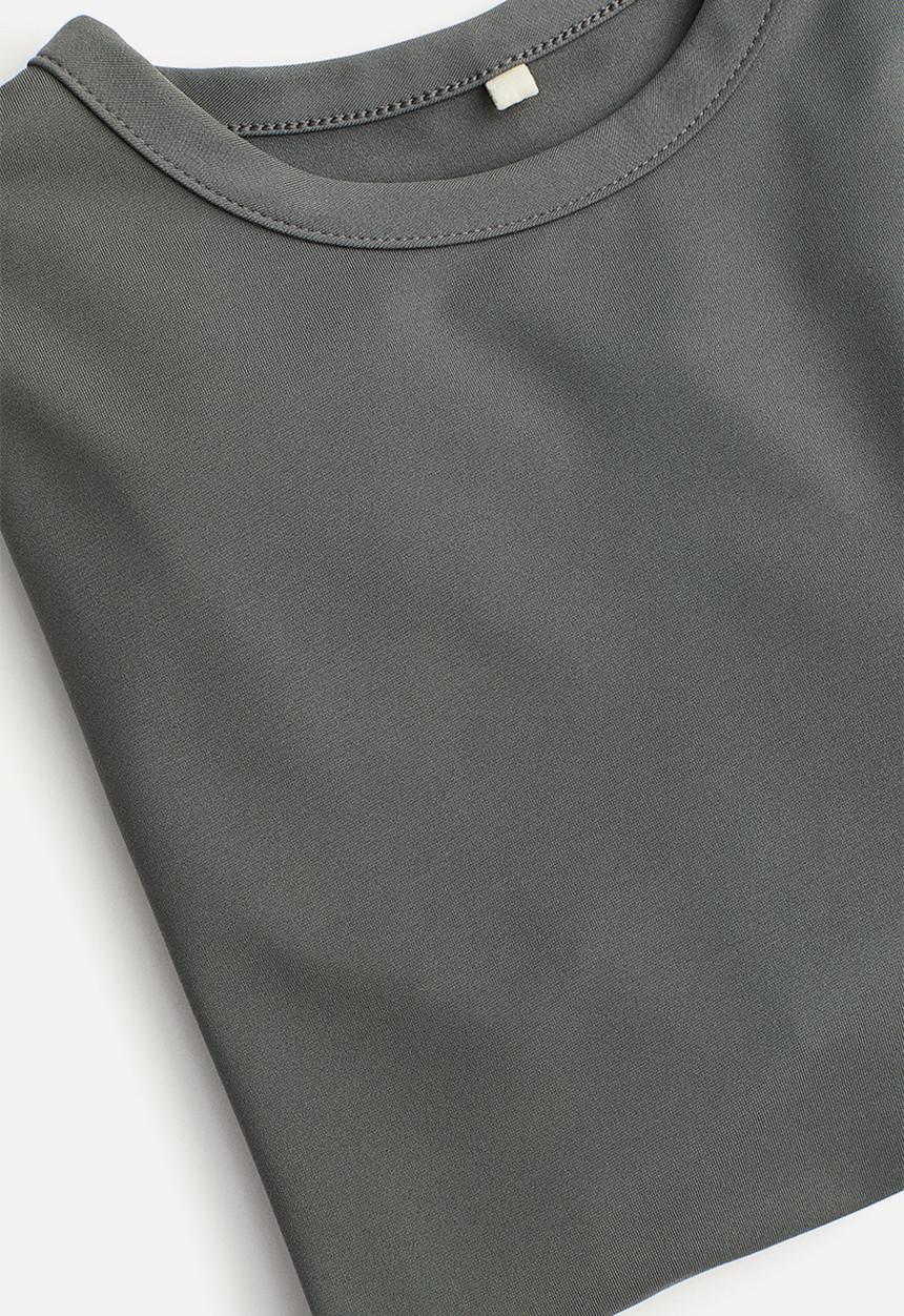 H&M - Cropped sports top with drymove™ - khaki