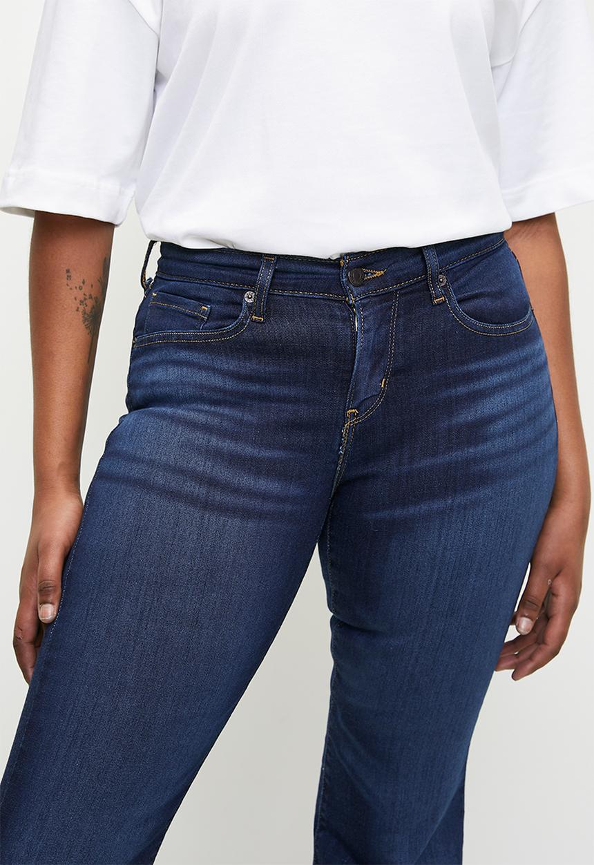 Levi’s® - Curvy Flare Jeans ZA - Chelsea Carbon Glow 