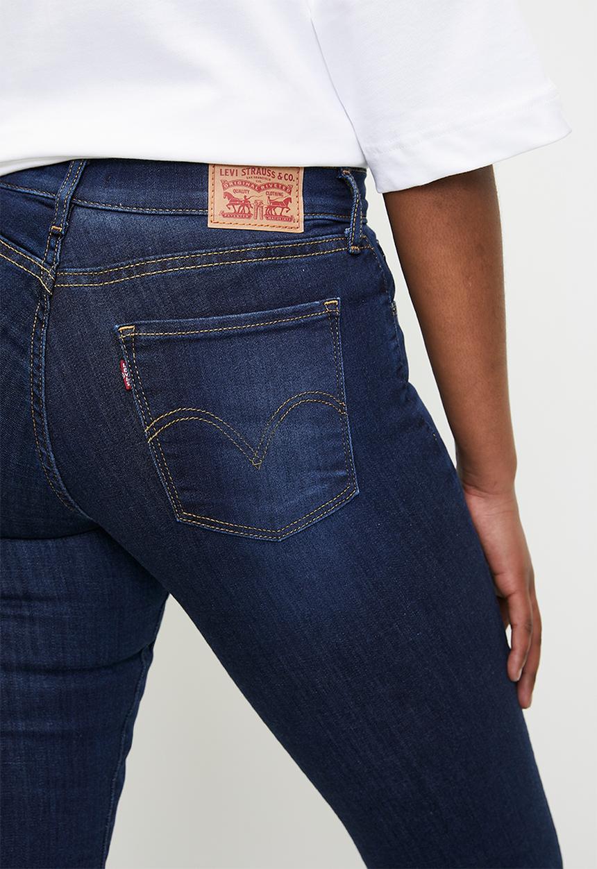 Levi’s® - Curvy Flare Jeans ZA - Chelsea Carbon Glow 