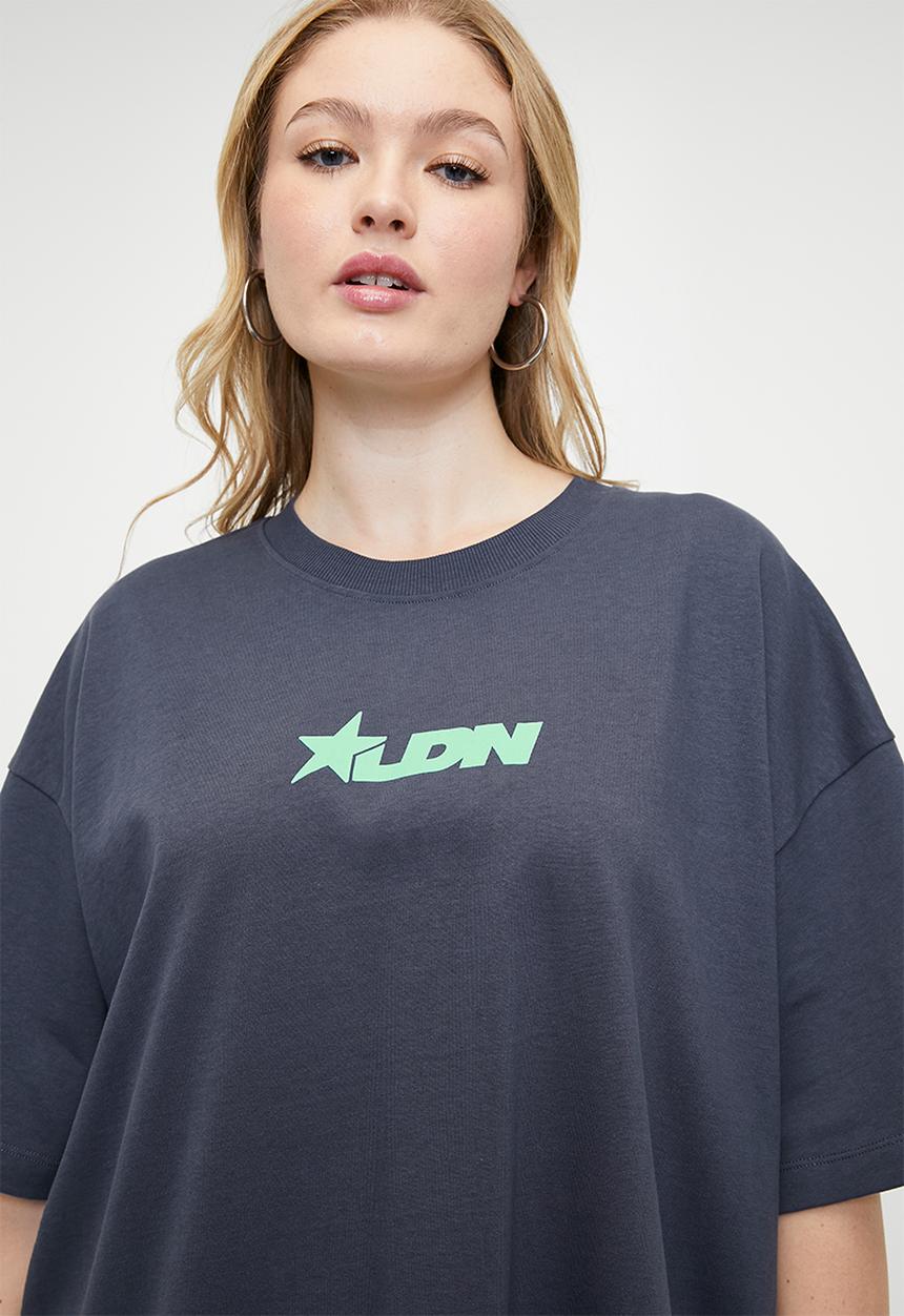 Cotton On - Plus the premium boxy graphic tee - rodeo drive/ collegiate navy