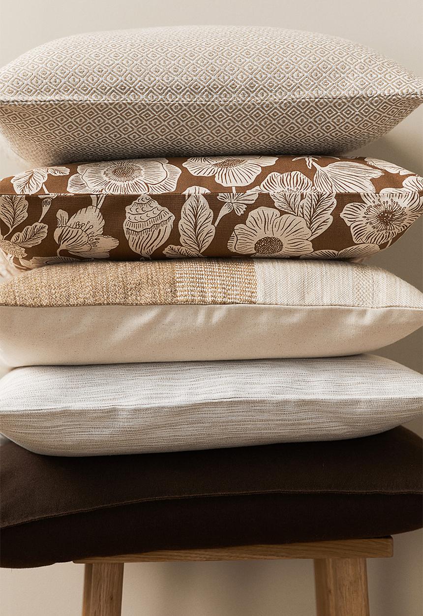 H&M - Patterned cushion cover - light brown floral