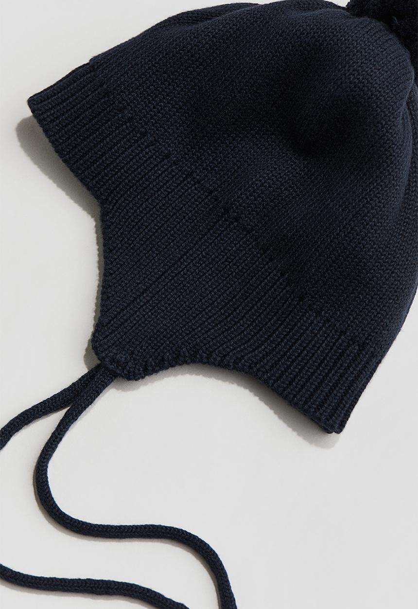 H&M - Beanie with earflaps - black