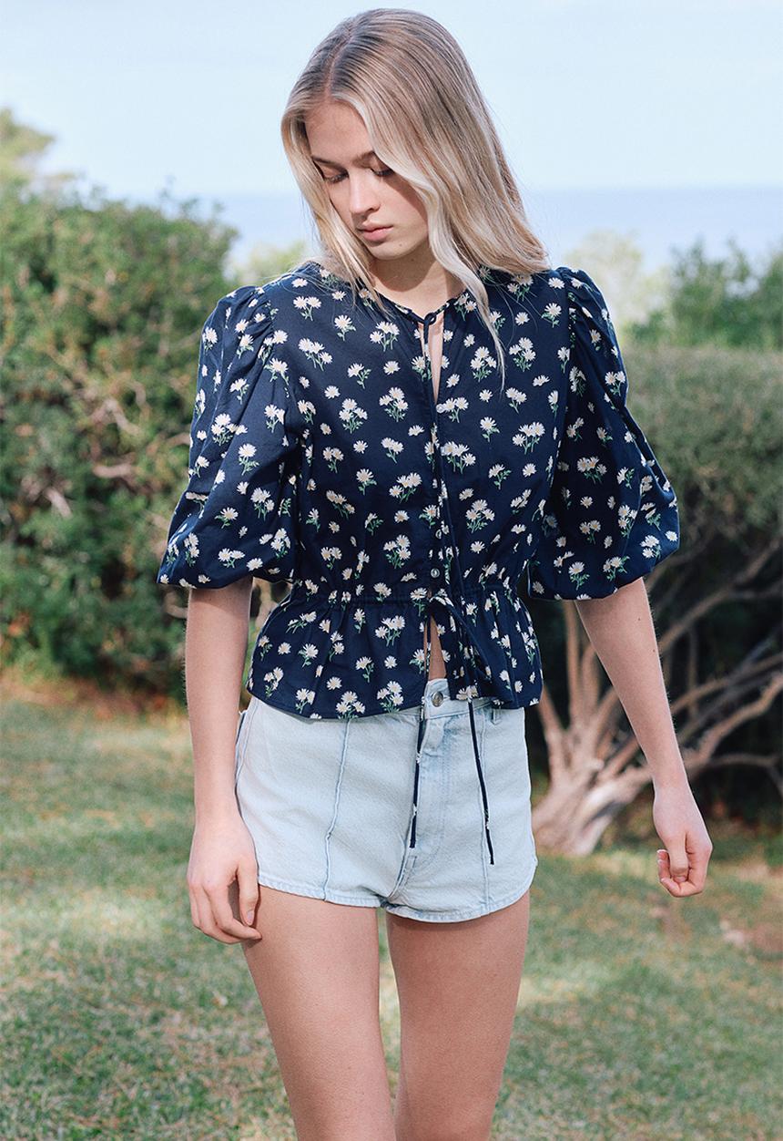 H&M - Puff-sleeved cotton blouse - navy blue daisies 