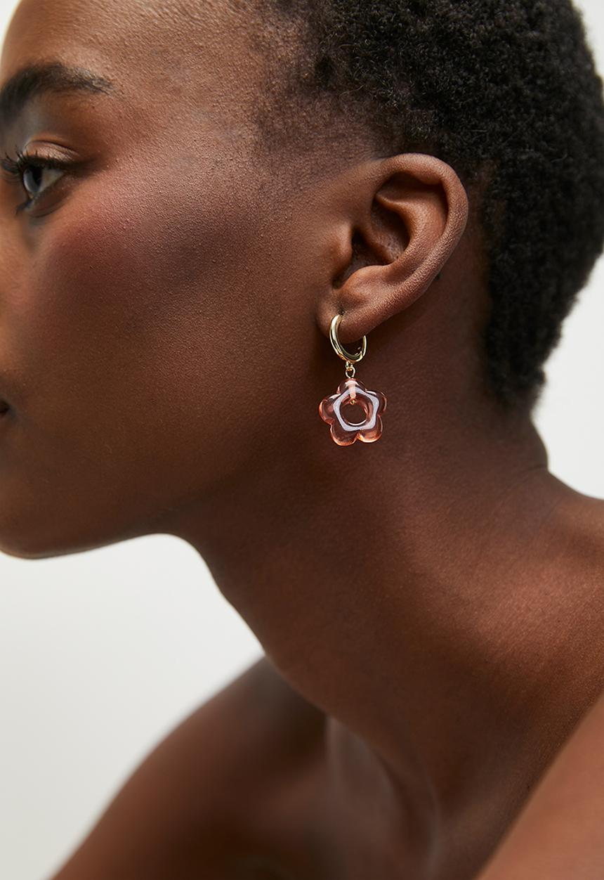 Rubi - Huggie hoop earring- up brown resin flower
