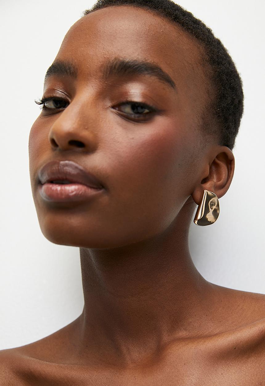 boohoo - Gold Hammered Statement Earrings - gold
