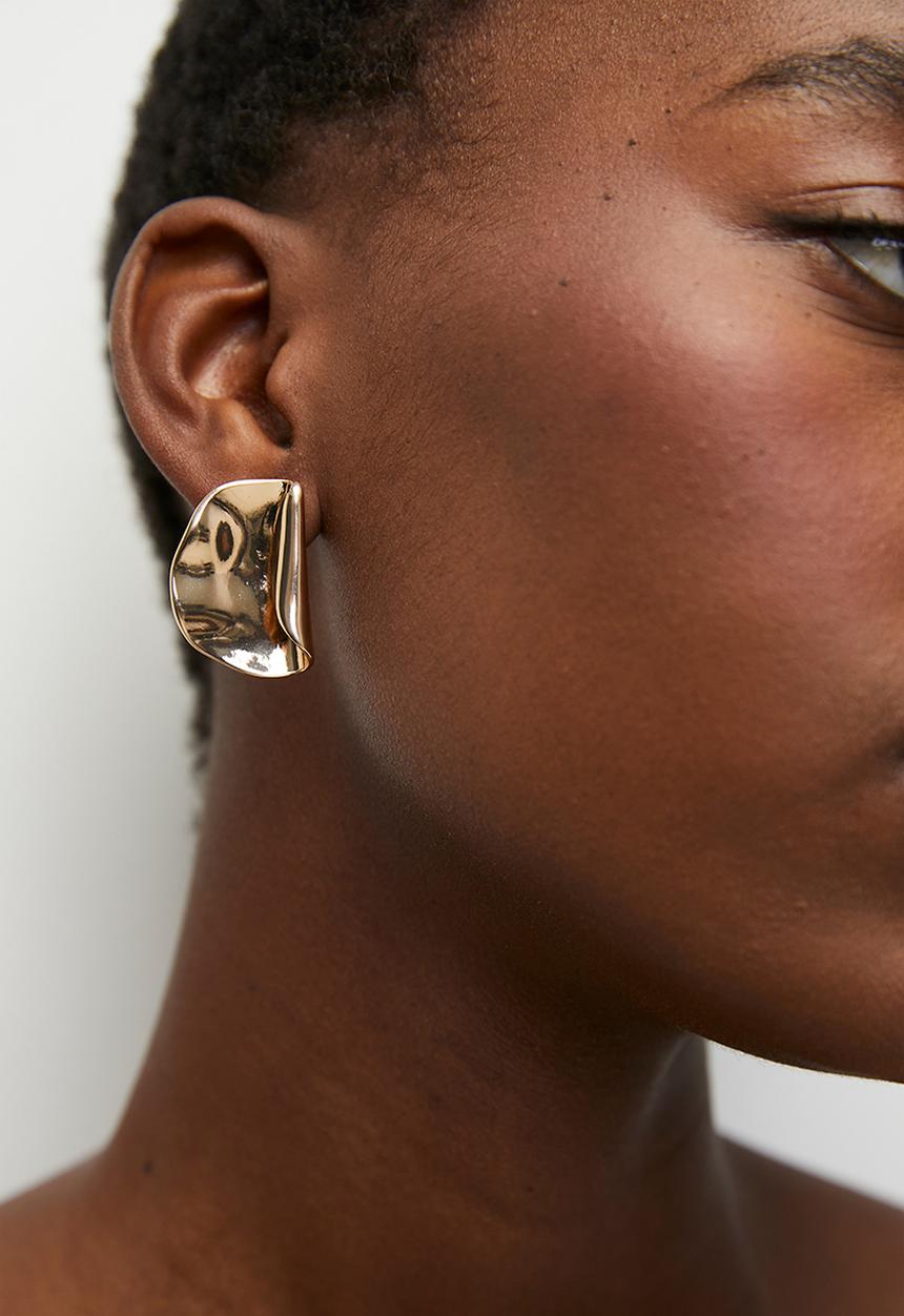 boohoo - Gold Hammered Statement Earrings - gold