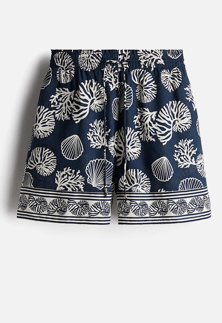 H&M - Printed drawstring shorts - navy blue seashells