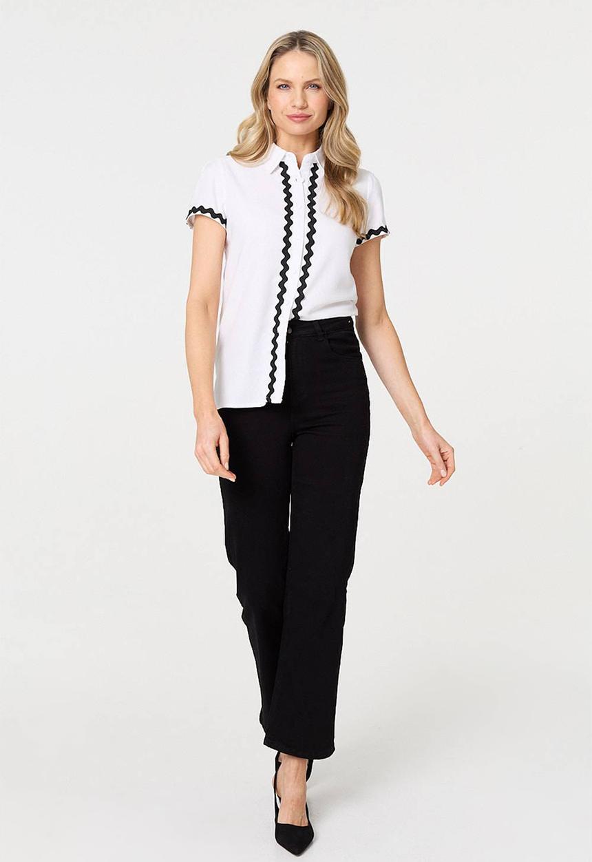Izabel London - Short sleeve cap sleeve Blouse with zig zag scallop detail - White