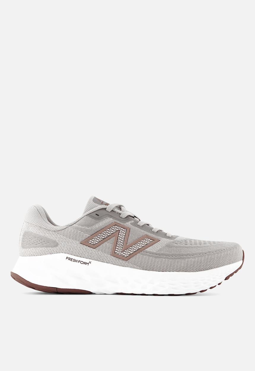 New Balance  - FRESH FOAM MEVOZ