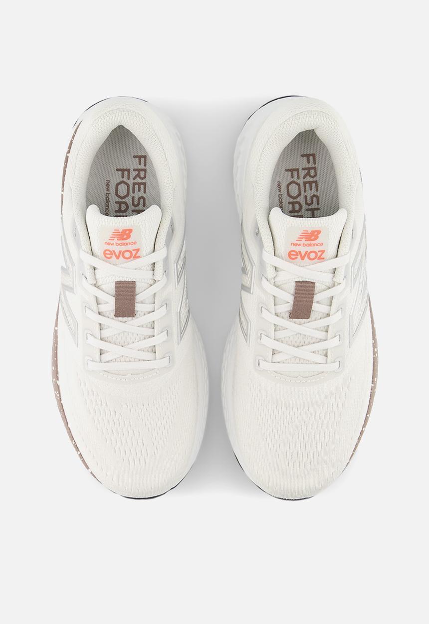 New Balance  - Fresh Foam X EVOZ v4
