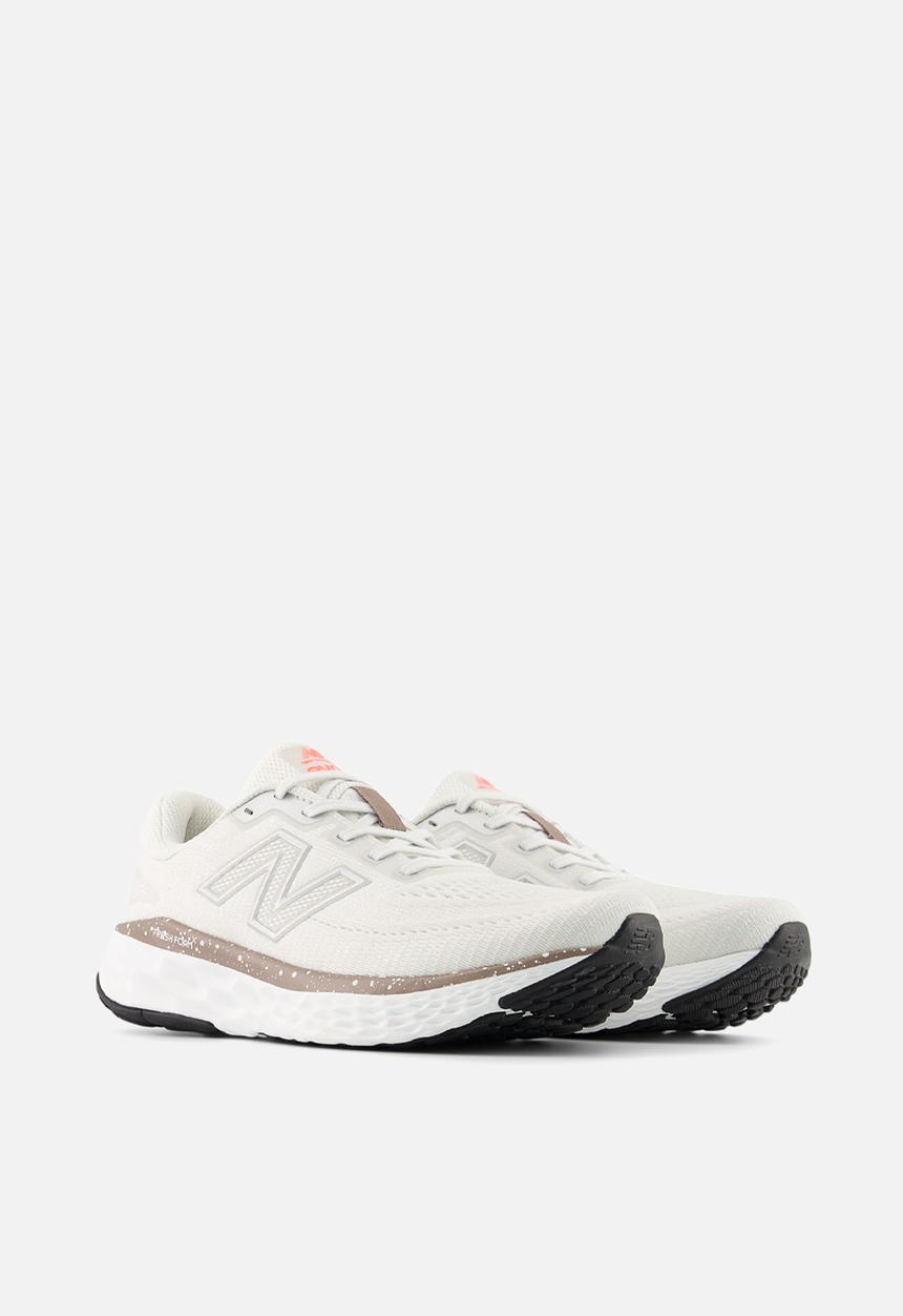 New Balance  - Fresh Foam X EVOZ v4