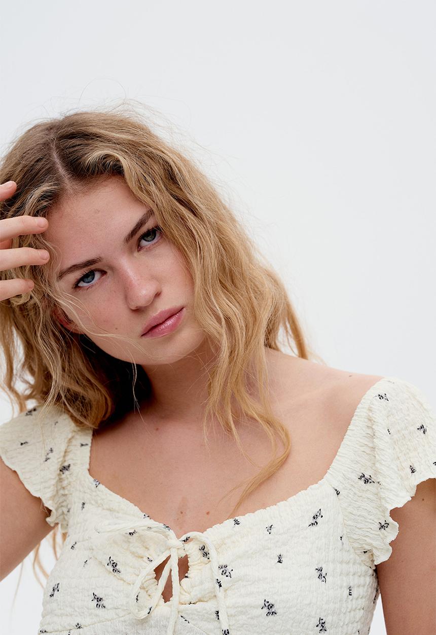 H&M - Crinkled flutter-sleeved top - cream/floral 
