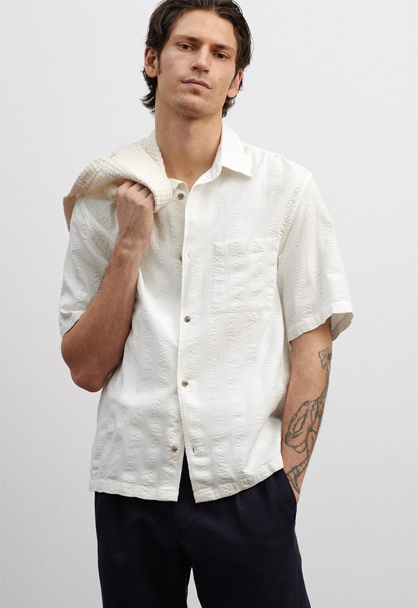 H&M - Regular fit textured short-sleeved shirt - cream