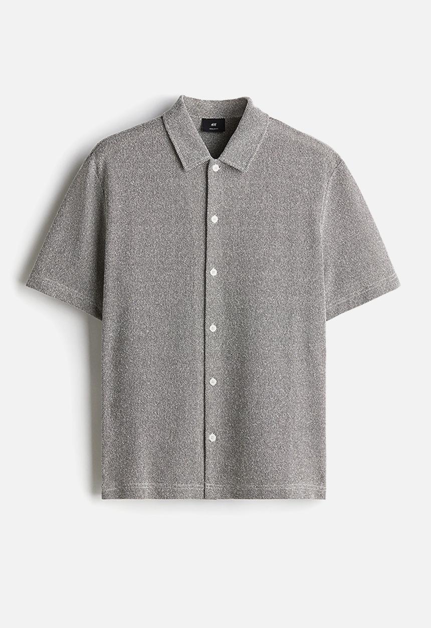 H&M - Regular fit short-sleeved piqué shirt - brown
