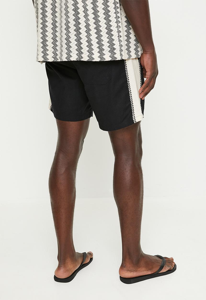 Cotton On - Easy Short - Black Panel