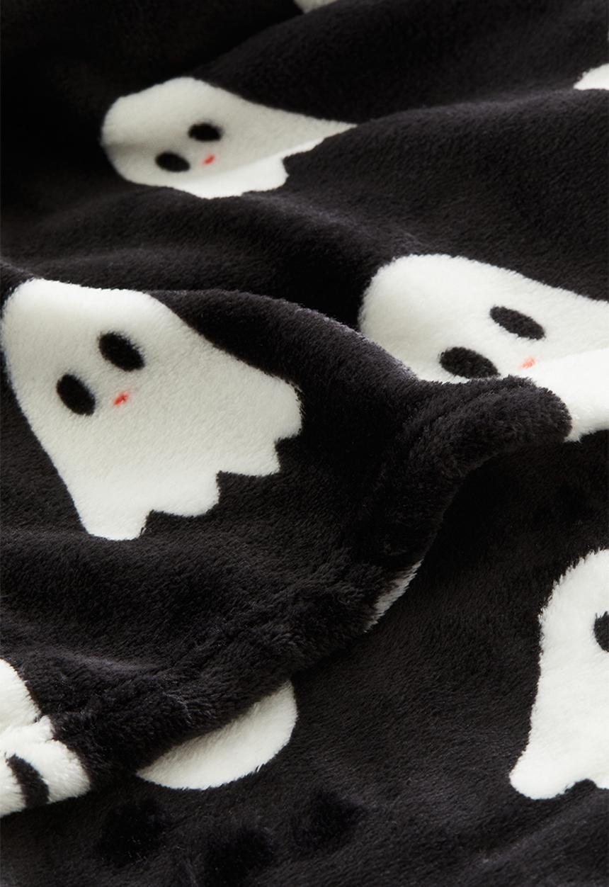 H&M - Patterned fleece blanket - black ghosts