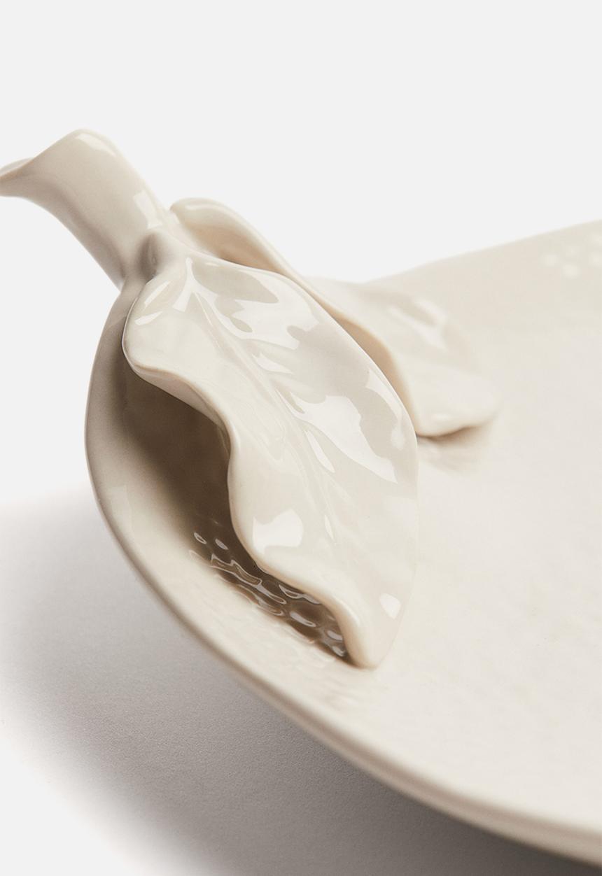H&M - Lemon-shaped stoneware serving plate - light beige