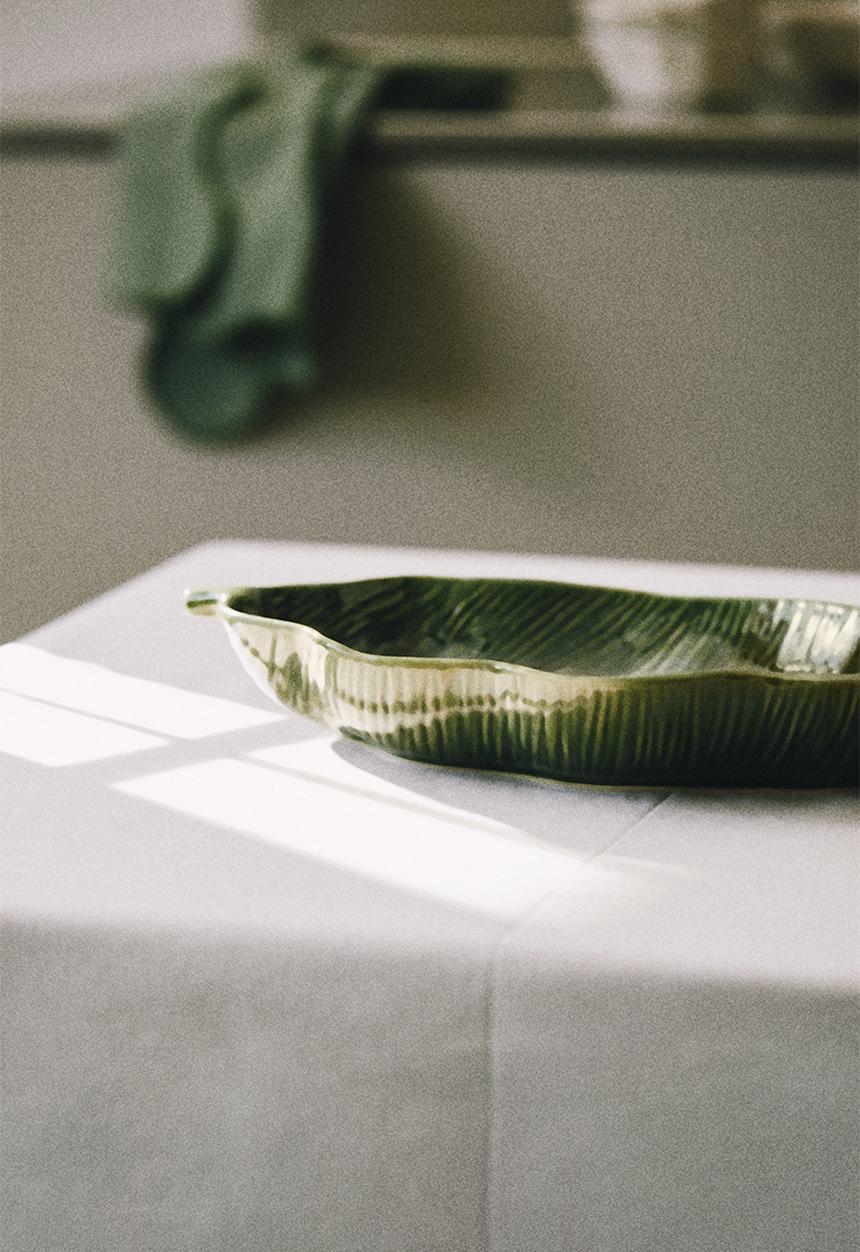 H&M - Large stoneware serving bowl - green