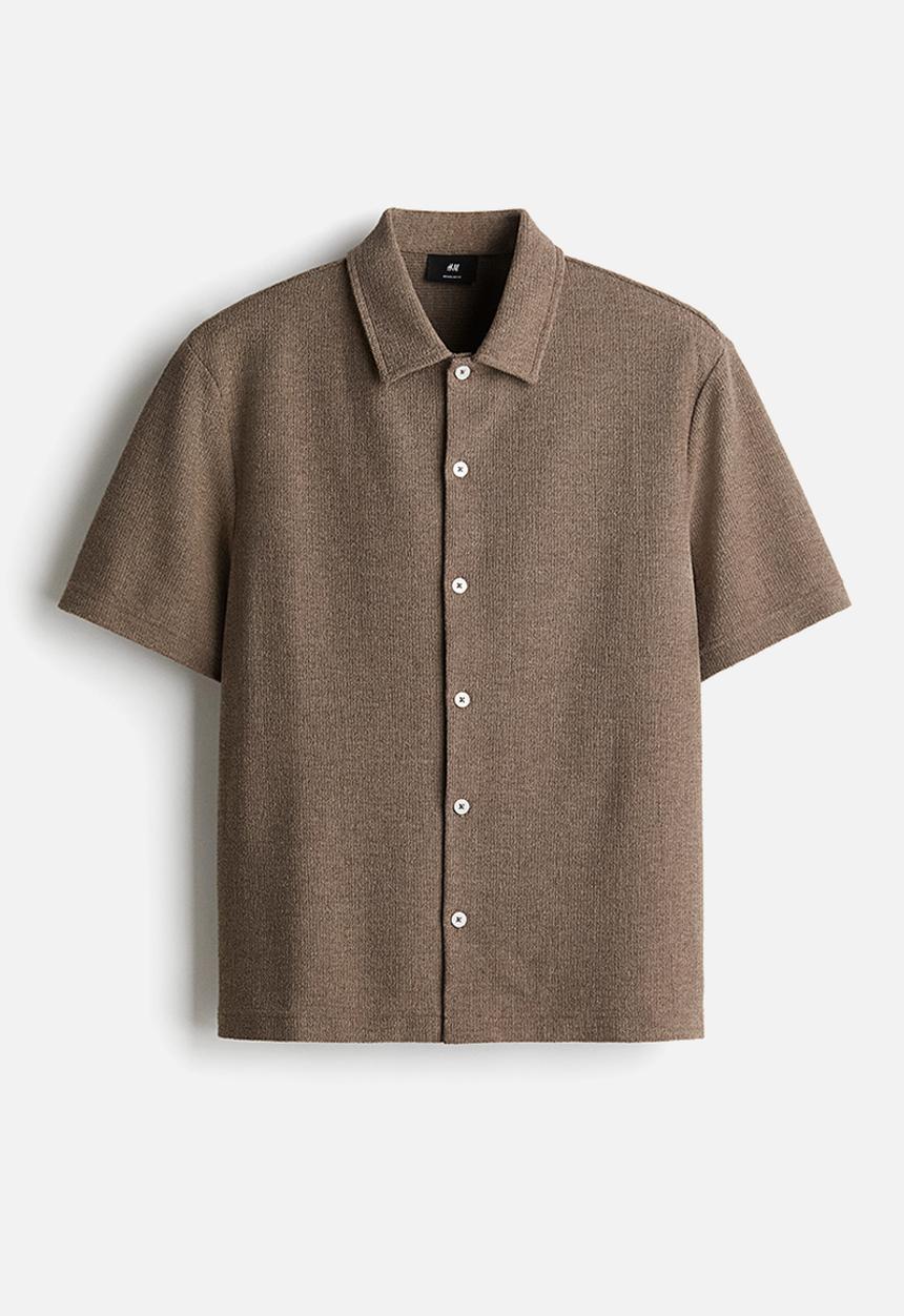 H&M - Regular fit short-sleeved jersey shirt - brown