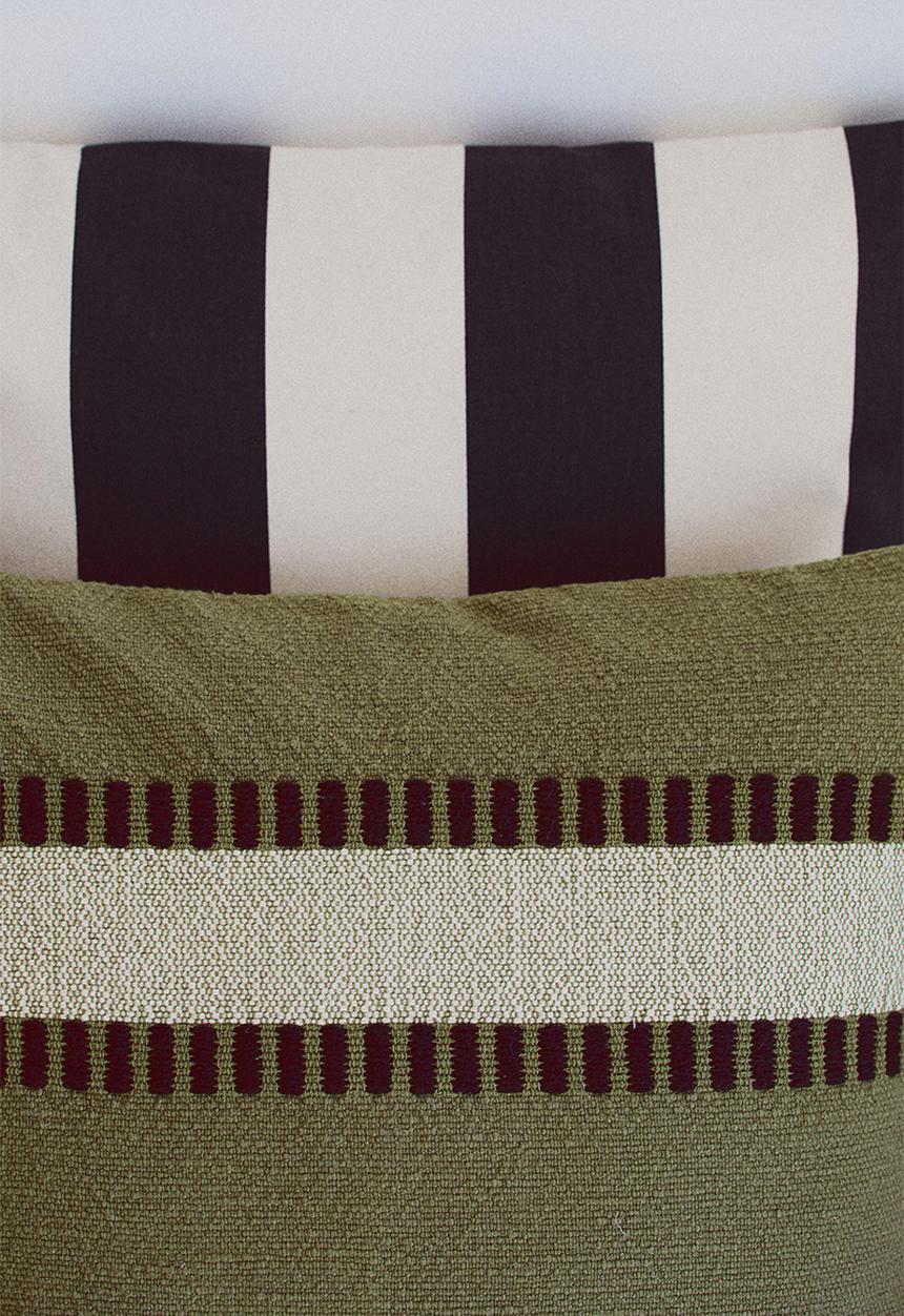 H&M - Patterned cushion cover - khaki green patterned 