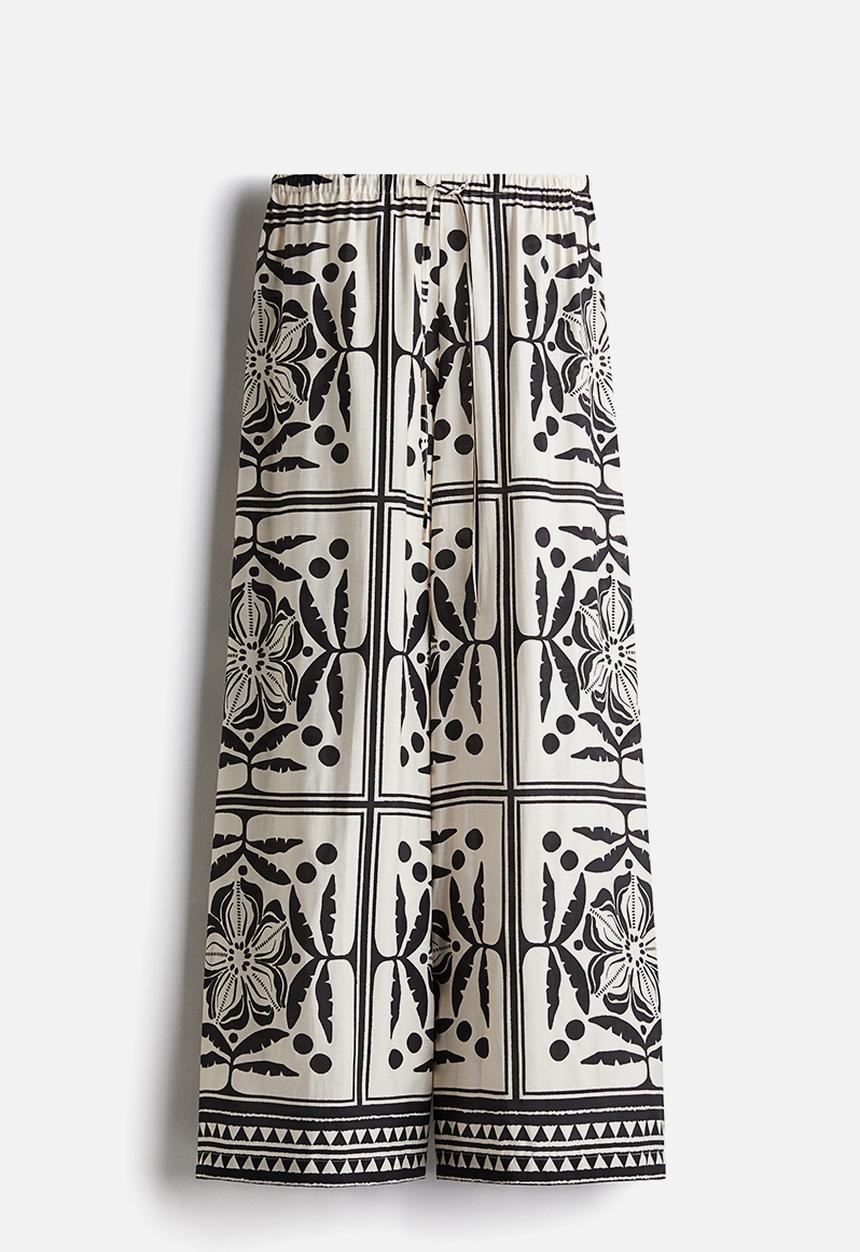 H&M - Wide drawstring trousers - cream & black patterned 