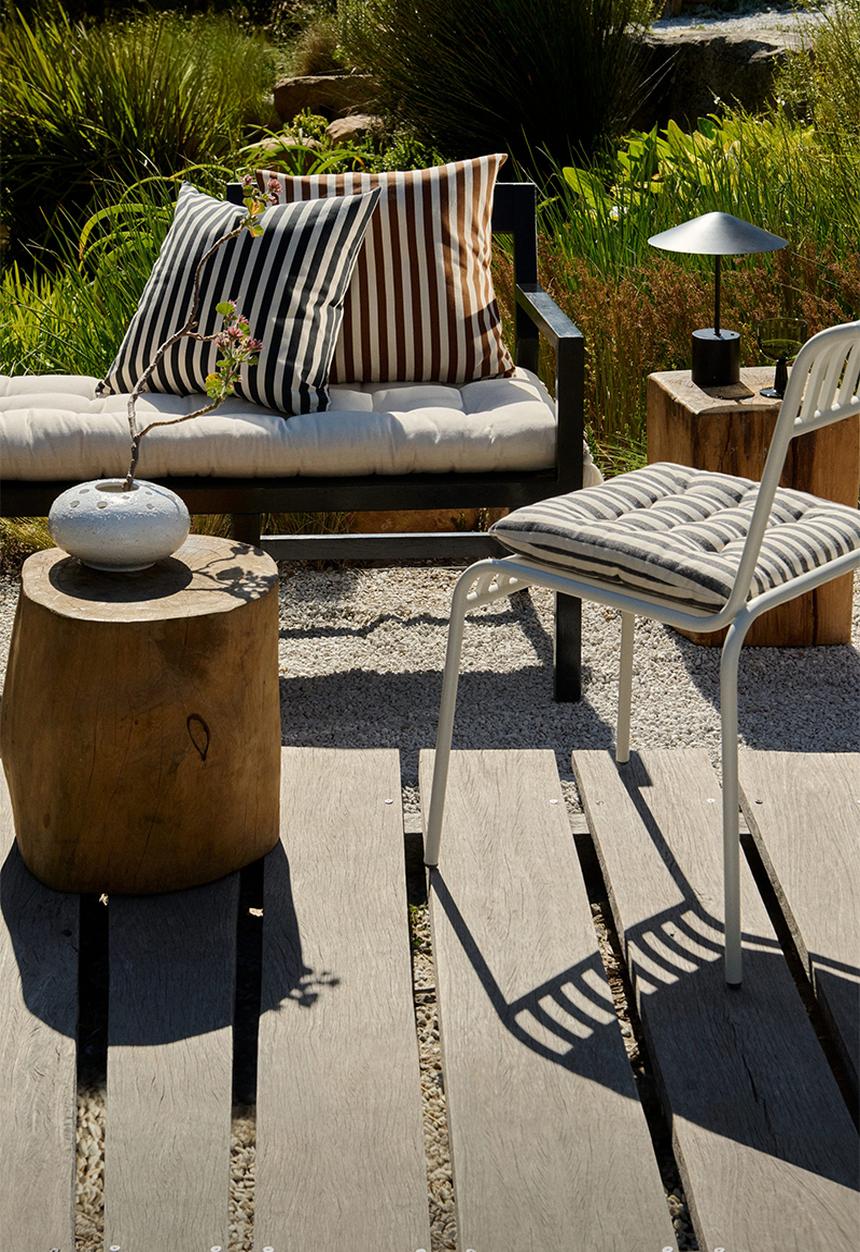 H&M - Low ikebana stoneware vase - white