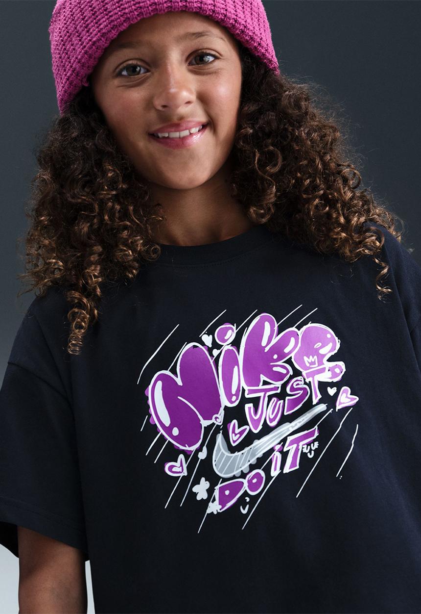 Nike - Girls Nike Sportswear Essential Doodle 2 Tee - Black
